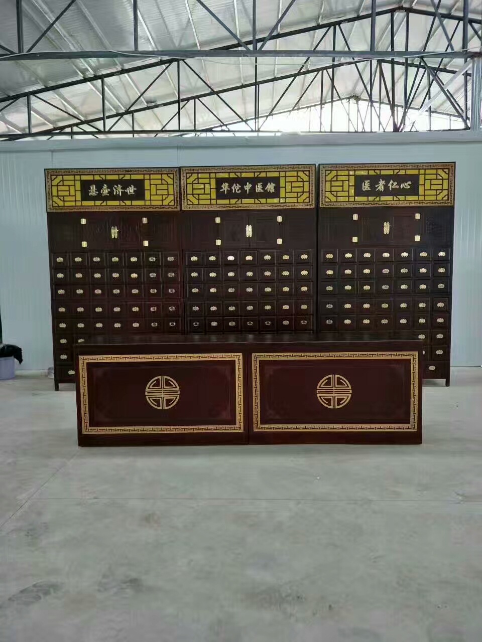 Chinese Medicine Dispensing Counter Cabinet 1500x650x900cm Camphor Pine Wood New Chinese Style Pharmacy Operation Table - Image 4