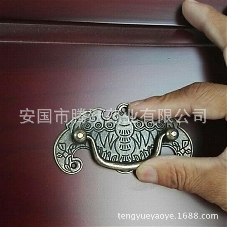 Solid Camphor Pine Chinese Medicine Cabinet 53 Drawers Chestnut Red Custom Herbal Storage Cabinet - Image 5