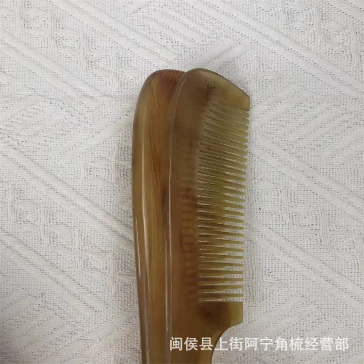 Goat Horn Comb 18cm Medium Handle Comb with Round Teeth for Scalp Massage and Portable Hair Styling - Image 4