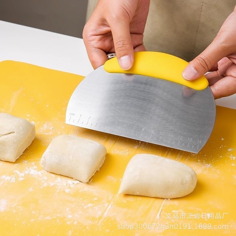 Stainless Steel Dough Scraper Set 3 Pieces Red Noodle Cutting Blade for Home Kitchen Use - Image 4