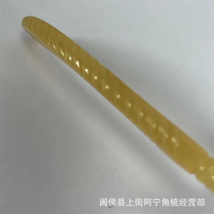 Thickened Goat Horn Comb 18cm Meridian Massage Comb with Handle for Hair Care and Scalp Grooming - Image 4