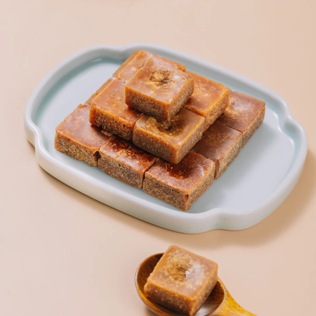 Yunnan Traditional Handmade Brown Sugar Blocks 1kg Individually Wrapped Old Style Cane Sugar for Home Cooking and Beverages - Image 3