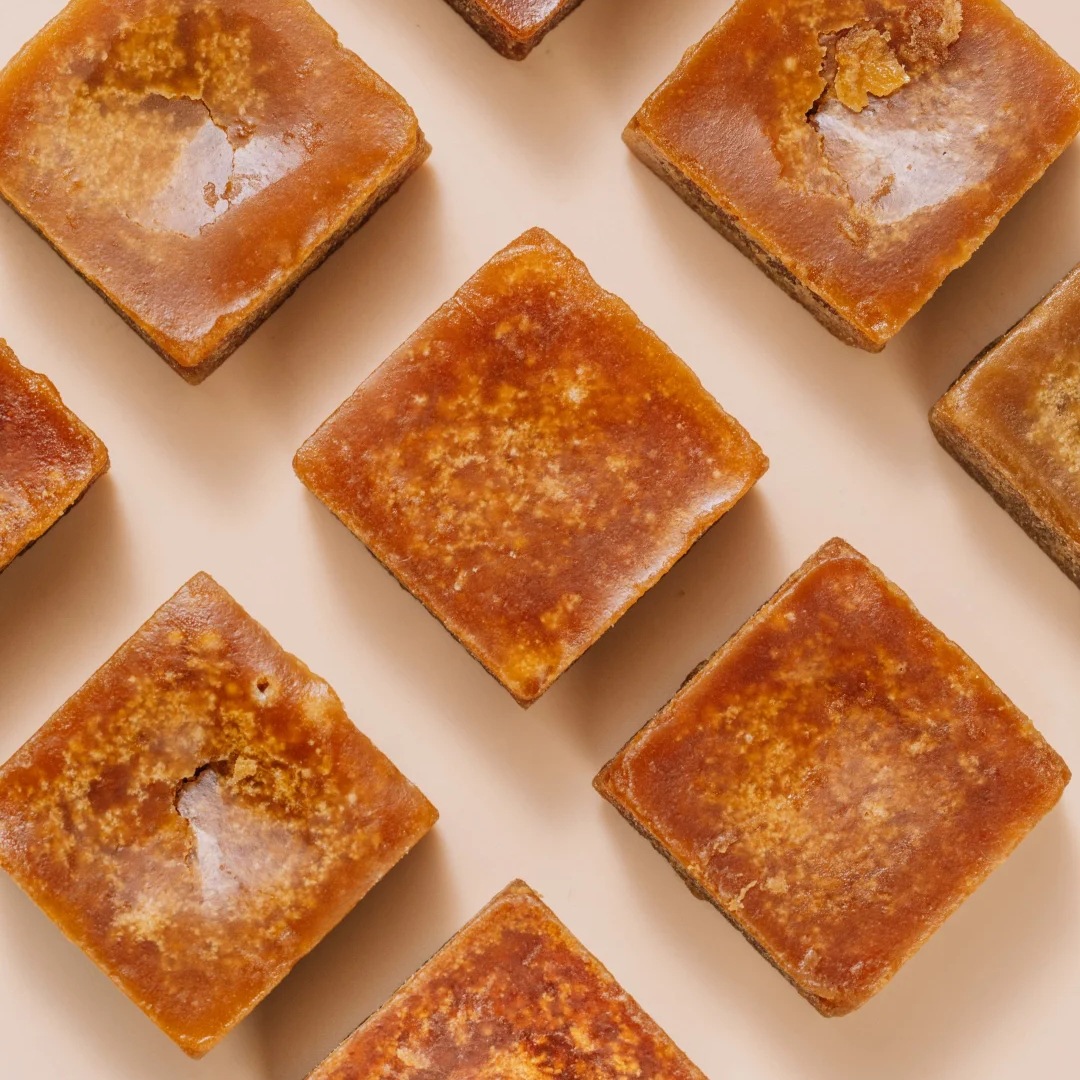 Traditional Old-Style Brown Sugar Blocks 1kg Hand-Crafted Pure Sugarcane Juice for Home Cooking and Beverages - Image 2
