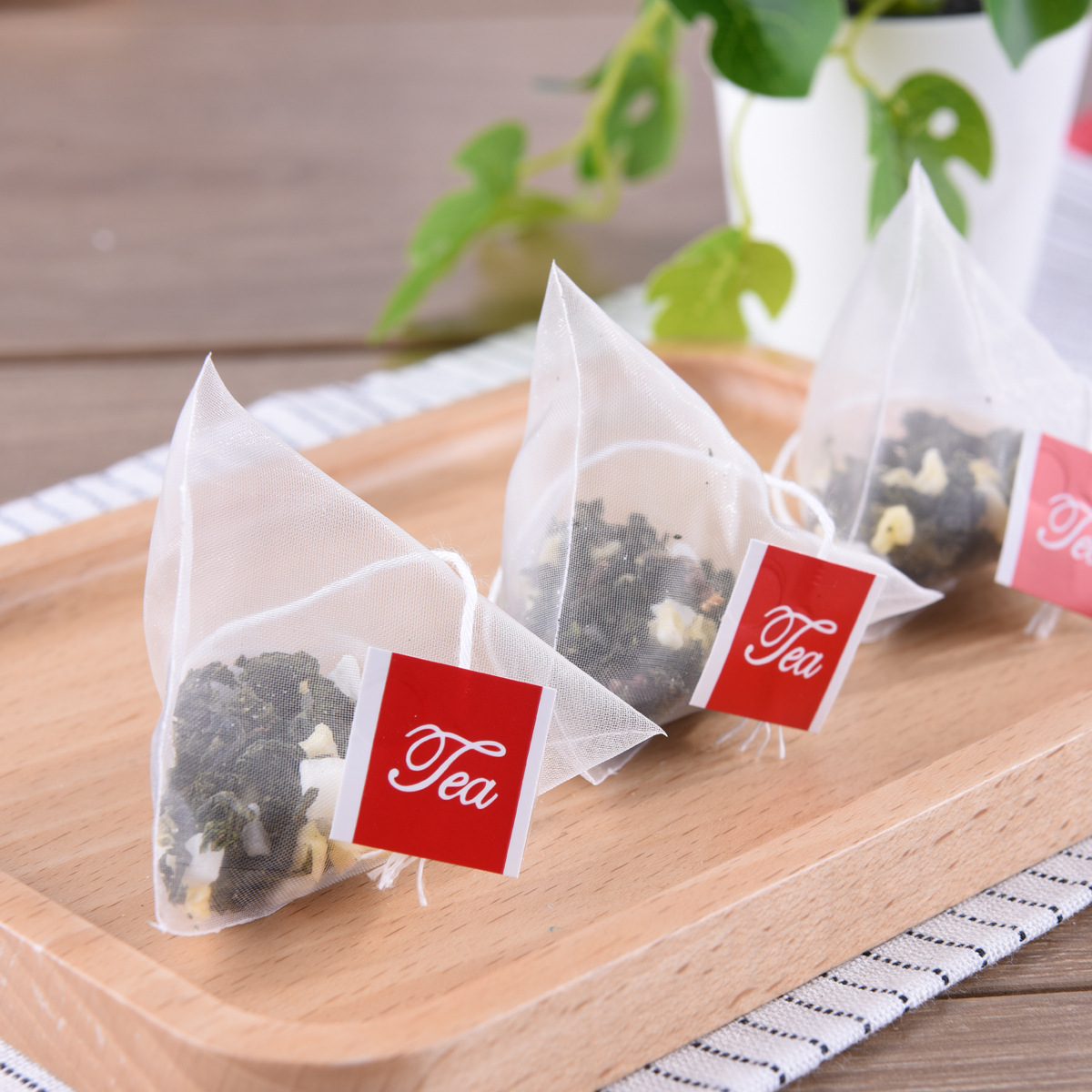 Peach Oolong Green Tea Blend with Peach and Apple Pieces 87.5g Individually Wrapped Triangle Tea Bags - Image 3