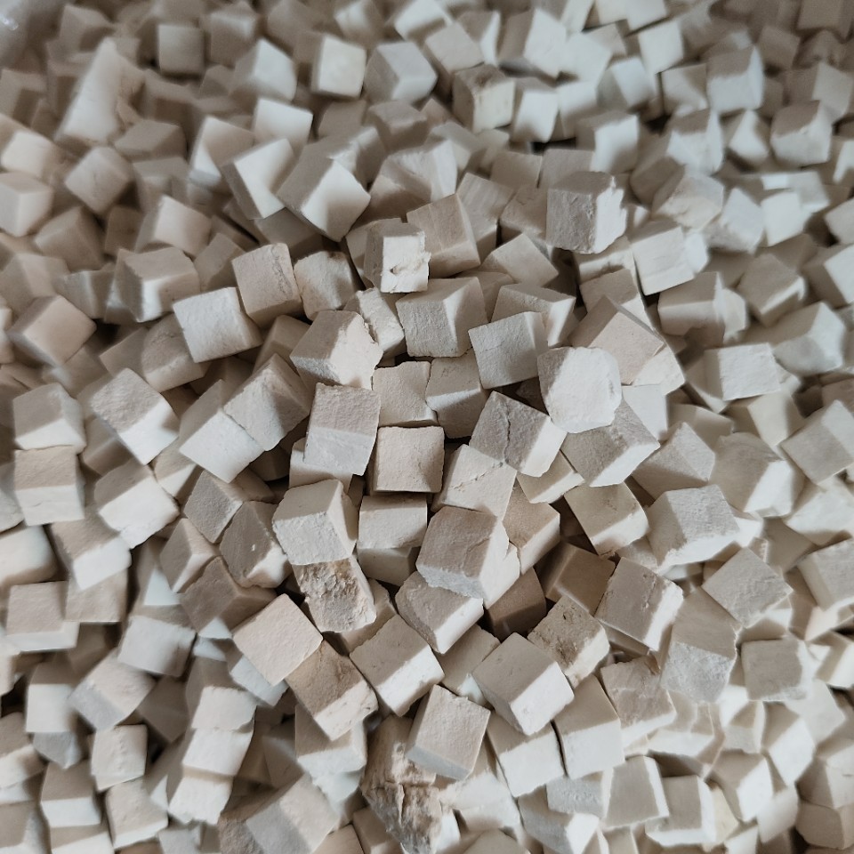 Yunnan Poria Fu Ling Cubes Dried White Poria Slices for Decoction and Soup 500g - Image 4