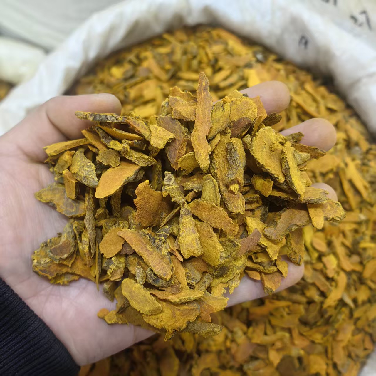 Dried Turmeric Root Slices Jiang Huang 500g Sulfur-Free Sichuan Herb for Decoction and Culinary Use - Image 2