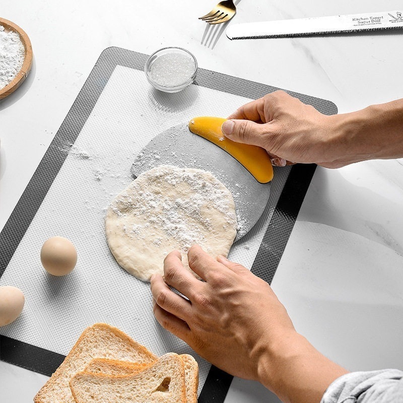 Stainless Steel Dough Scraper with Measurement Scale Multi-Function Pastry Cutter for Baking and Cake Cream Spreading - Image 3