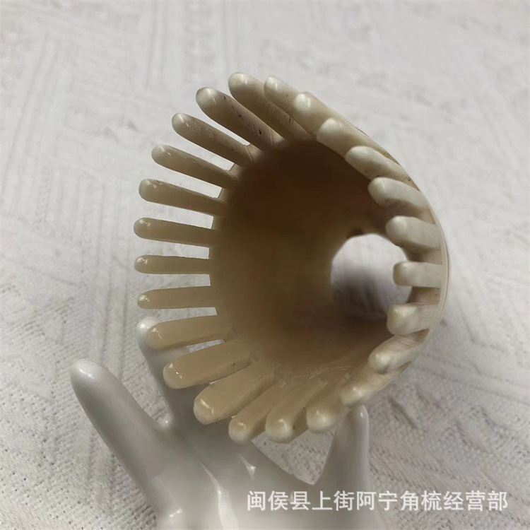 Natural Horn Comb Short Massage Comb with Gua Sha Comb Head Therapy Tool Under 10cm - Image 3