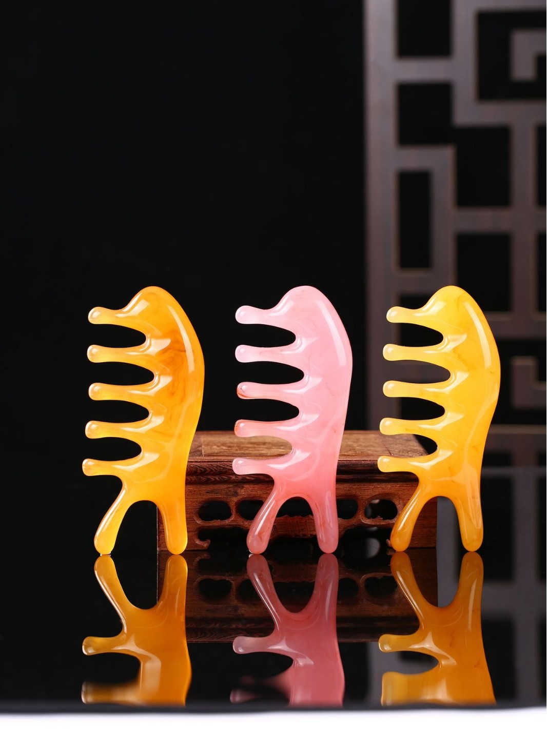 Resin Dolphin Five-Claw Scalp Massage Comb Portable Head Meridian Gua Sha Tool 11 x 5.2 cm - Image 3