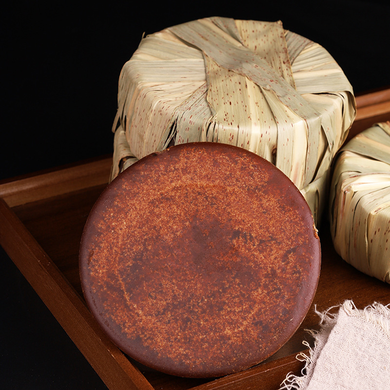 Yunnan Handmade Leaf-Wrapped Raw Cane Sugar Blocks 500g Vacuum Packed Traditional Old-Style Brown Sugar - Image 4