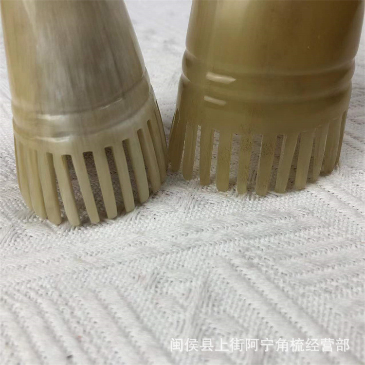 Natural Horn Comb Short Massage Comb with Gua Sha Comb Head Therapy Tool Under 10cm - Image 4