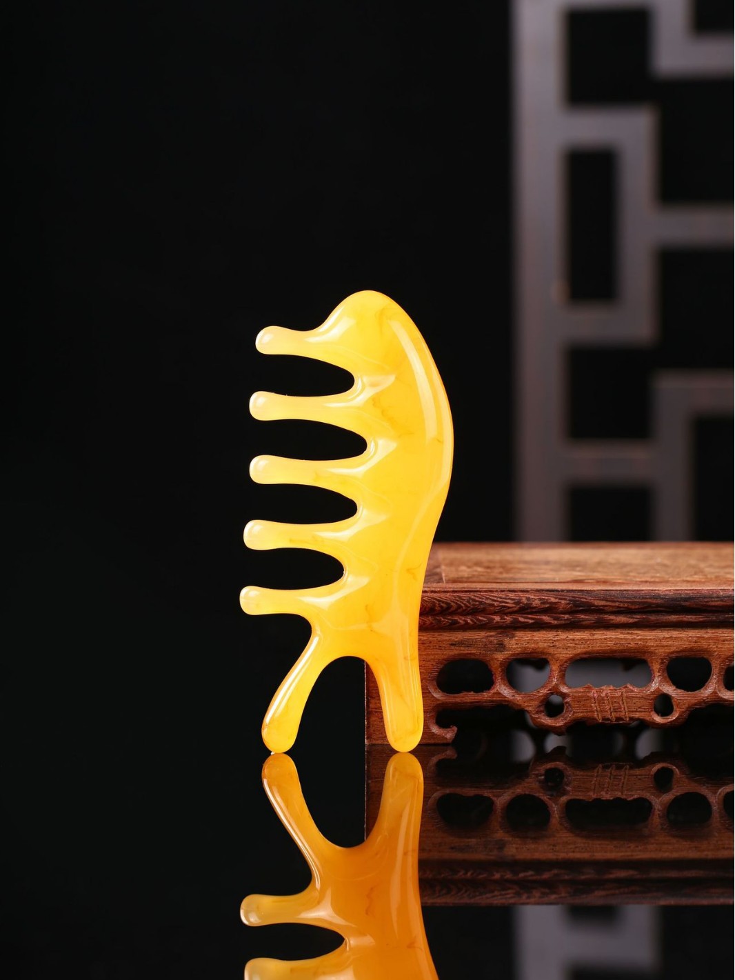 Resin Dolphin Five-Claw Scalp Massage Comb Portable Head Meridian Gua Sha Tool 11 x 5.2 cm - Image 4