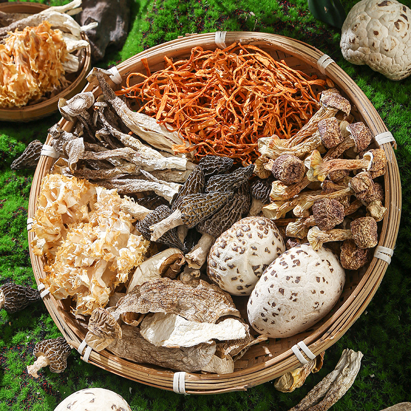 Yunnan Seven-Color Mushroom Soup Pack — Dried Morel & Sparassis Edible Fungus Medley - Image 3