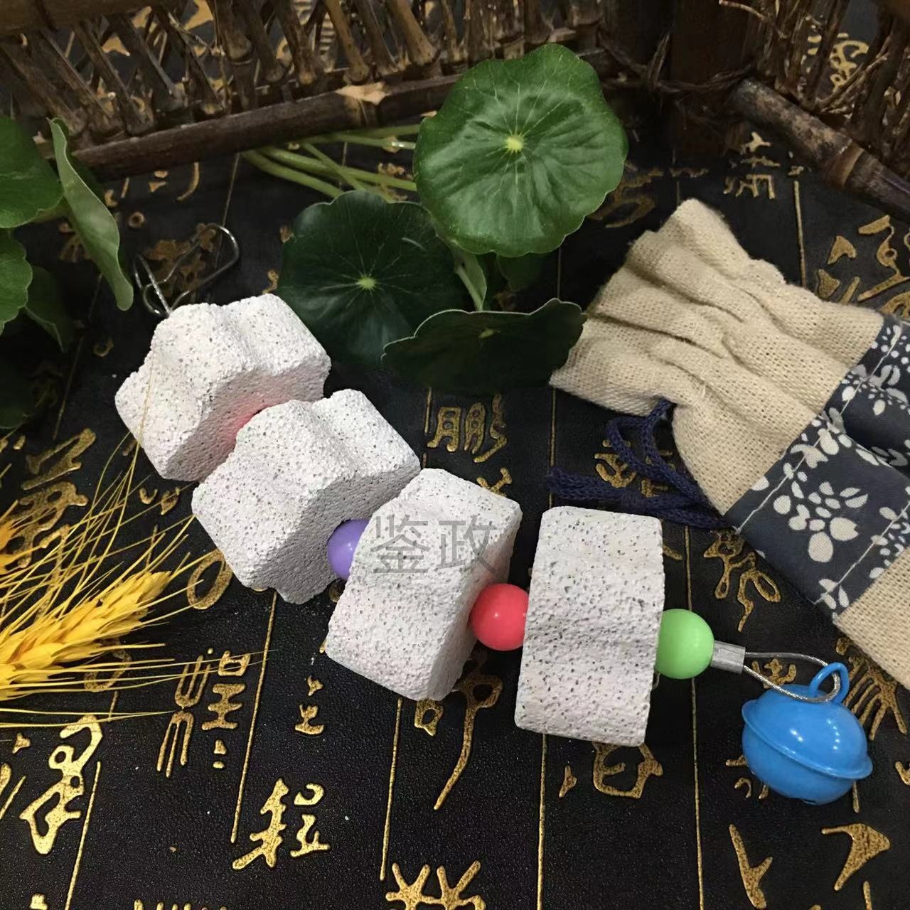 Cuttlefish Bone Bird Chew Strands with Volcanic Stone Xuan Piao Xiao Sepia Bone for Parrots and Cockatiels 6 Piece Set - Image 2