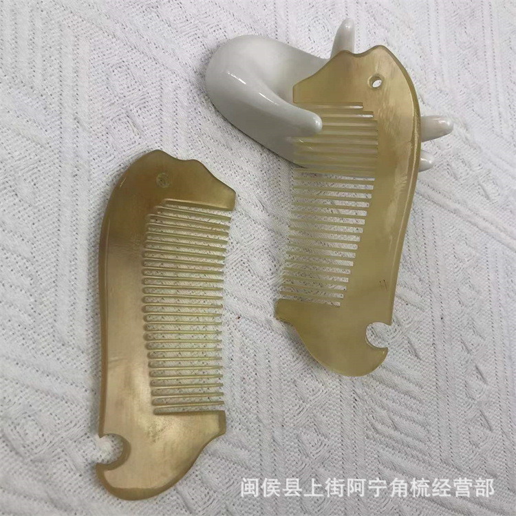 Handmade Goat Horn Comb Small Fish Shape Travel Comb 10-11cm Decorative Handle Comb - Image 2