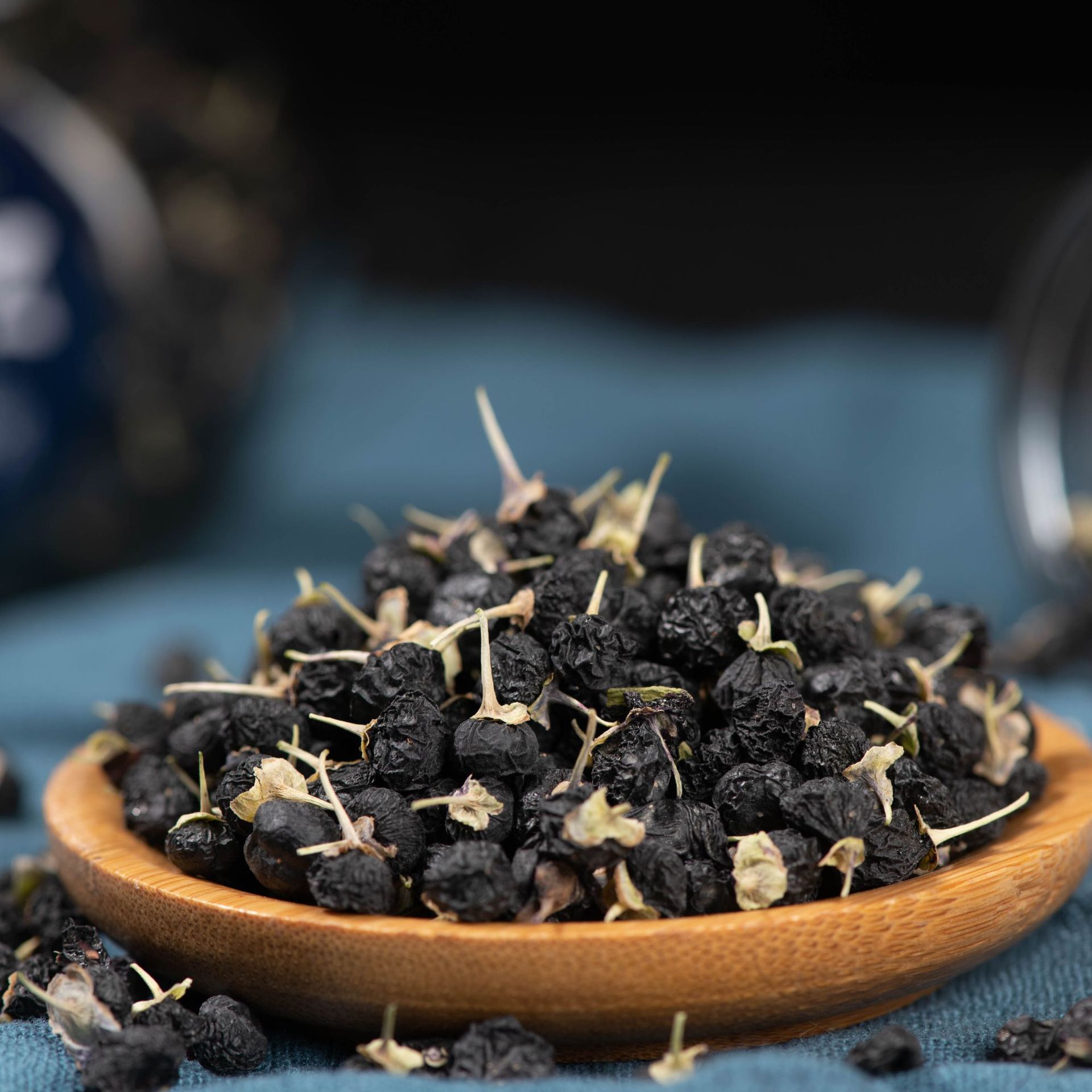 Dried Black Goji Berry Gift Box 100g Premium Qinghai Wolfberry Fruit for Tea Soup and Daily Wellness - Image 3