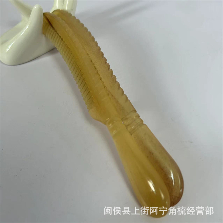 Thickened Goat Horn Comb 18cm Meridian Massage Comb with Handle for Hair Care and Scalp Grooming - Image 2
