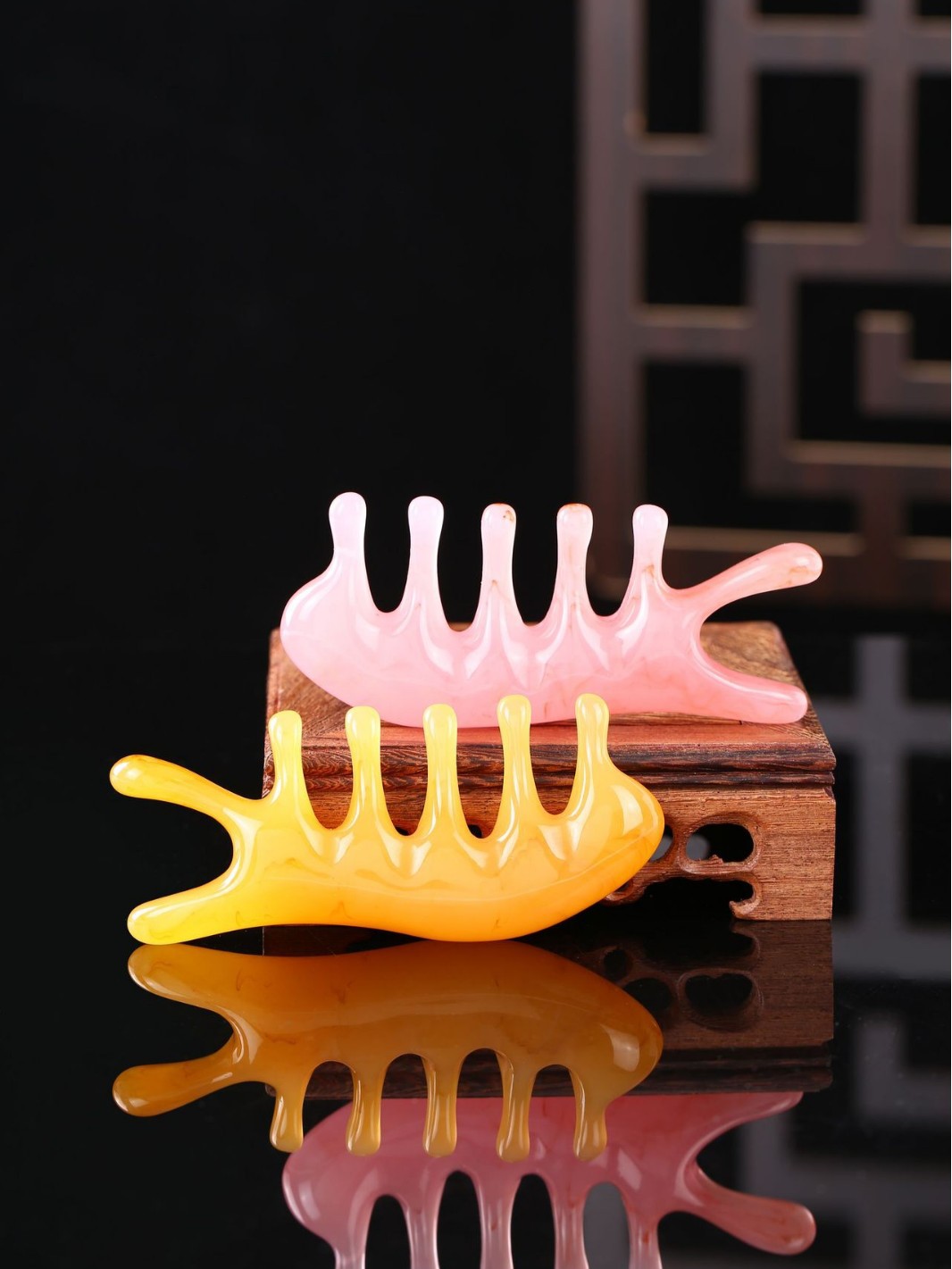 Resin Dolphin Five-Claw Scalp Massage Comb Portable Head Meridian Gua Sha Tool 11 x 5.2 cm - Image 5