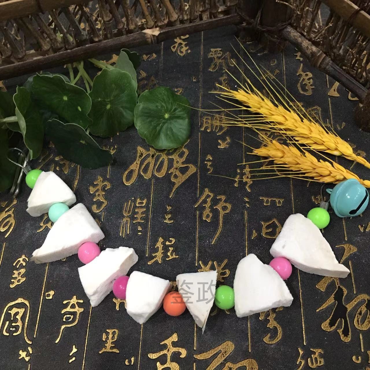 Cuttlefish Bone Bird Chew Strands with Volcanic Stone Xuan Piao Xiao Sepia Bone for Parrots and Cockatiels 6 Piece Set - Image 3