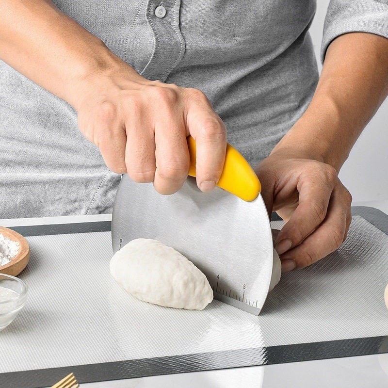 Stainless Steel Dough Scraper with Measurement Scale Multi-Function Pastry Cutter for Baking and Cake Cream Spreading - Image 4